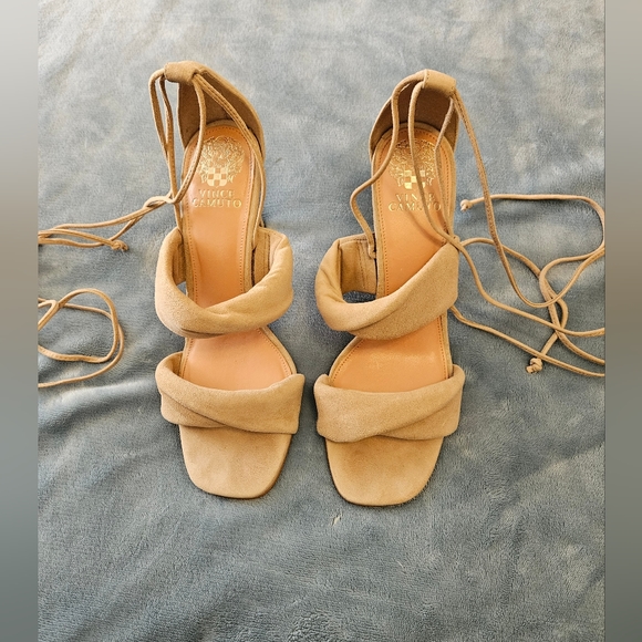 Vince Camuto Andrequa Sandal - Picture 11 of 13